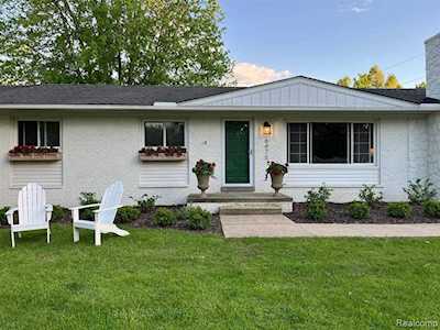 6475 Church St Independence Twp, MI 48346