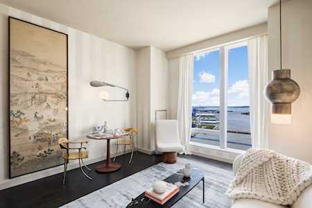 252 South St #43B New York, NY 10002