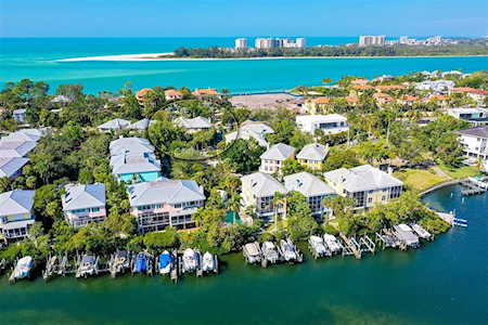 3902 Somerset Dr #10 Sarasota, FL 34242