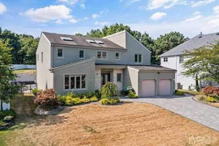 39 Glynn Court Sayreville, NJ 08859