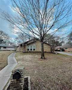 412 Rivervalley Court Arlington, TX 76006
