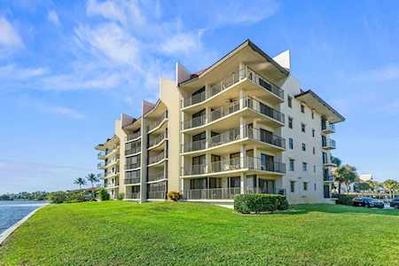 7020 Half Moon Circle #203 Hypoluxo, FL 33462