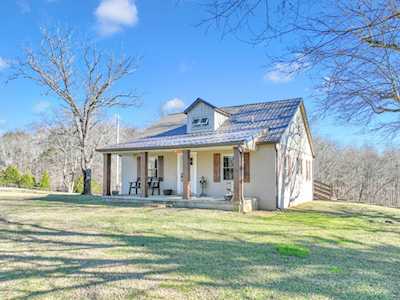 4406 Akin Ridge Rd Williamsport, TN 38487
