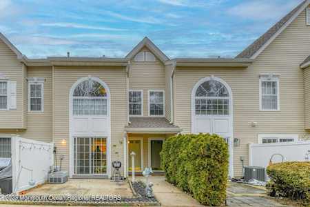43 Phoenix Ct Tinton Falls, NJ 07712