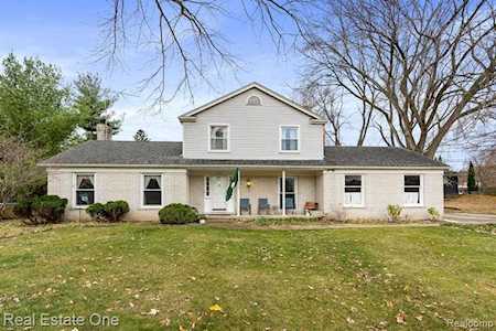 258 Belle Vernon Rochester Hills, MI 48309