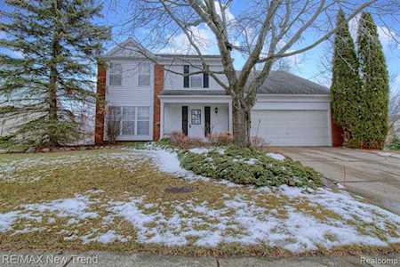 24728 Jamestowne Novi, MI 48375