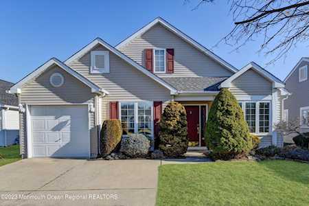 3 Manchester Ct Jackson, NJ 08527