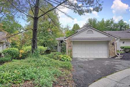 6954 Pebblecreek Woods Dr #Blvd 11 West Bloomfield Twp, MI 48322