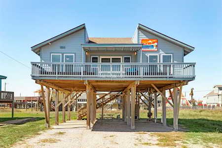 814 Beach Dr Surfside Beach, TX 77541
