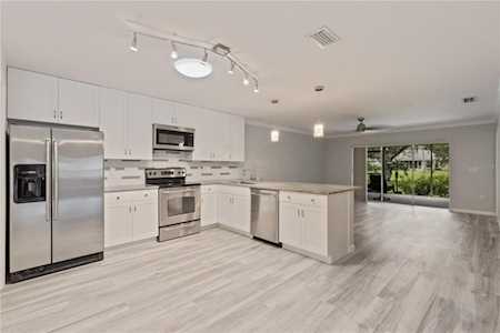 3911 Center Gate CIRCLE #6 Sarasota, FL 34233