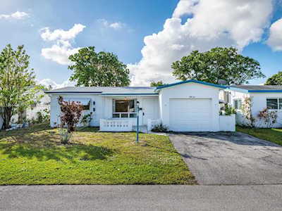 5010 NW 42nd St Lauderdale Lakes, FL 33319