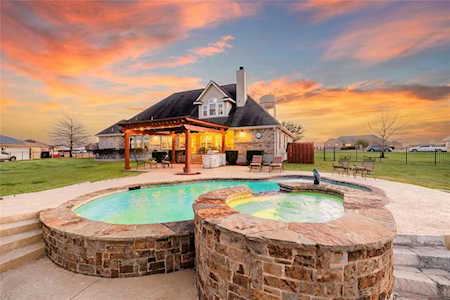 140 Comanche CIR Hutto, TX 78634