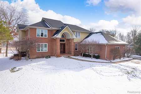 290 Lake Pines Dr Hartland Twp, MI 48114