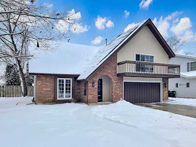 1043 Colony Dr Crystal Lake, IL 60014