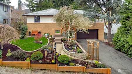 16515 19th Ave SW Burien, WA 98166