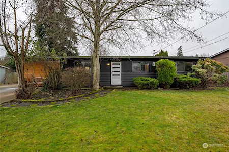 1935 351st St SW Federal Way, WA 98023