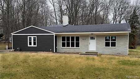 26532 Springfield Dr Farmington Hills, MI 48334