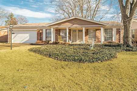 10 Brookstone Ct Florissant, MO 63033