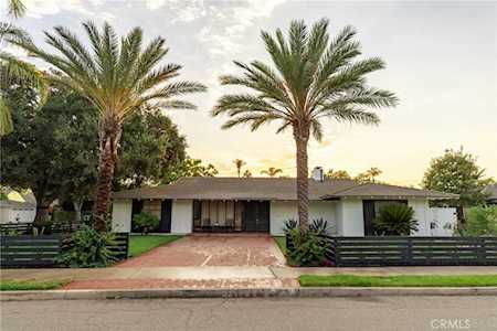 2302 N Heliotrope Dr Dr Santa Ana, CA 92706