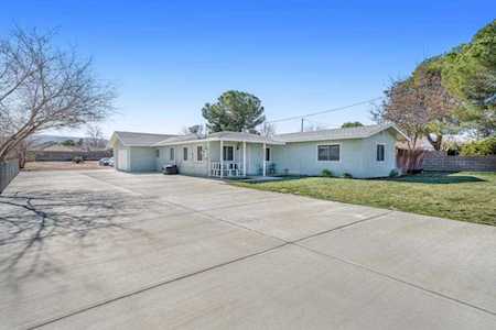 4558 W Avenue L 2 Lancaster, CA 93536