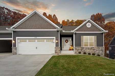 2949 Blue Sky Dr #22 Howell, MI 48843