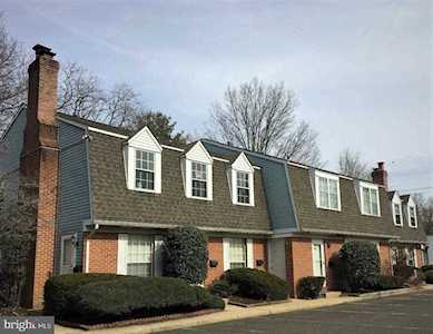 303 Dawson St Moorestown, NJ 08057