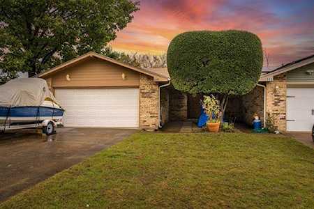 109 E Ash Lane Euless, TX 76039