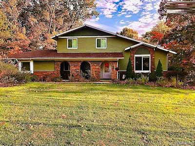 10840 Arbour Dr Brighton Twp, MI 48114