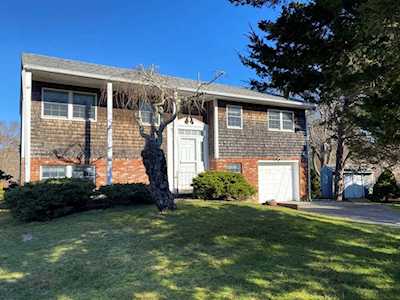 15 Captain Kidd Rd Sandwich, MA 02537