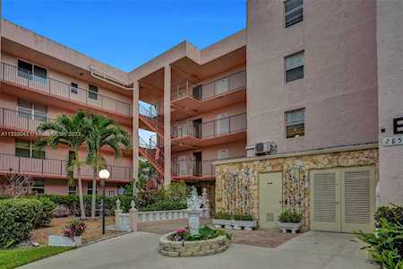2851 Somerset Dr #407 Lauderdale Lakes, FL 33311