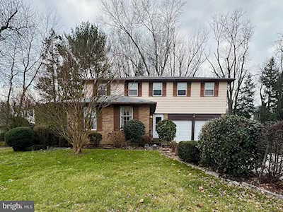 4 Stonebridge Rd Cherry Hill, NJ 08003