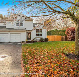 77 Bonnie Dr North Middletown, NJ 07748