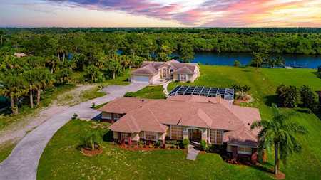11815 SW Grapefruit Court Palm City, FL 34990