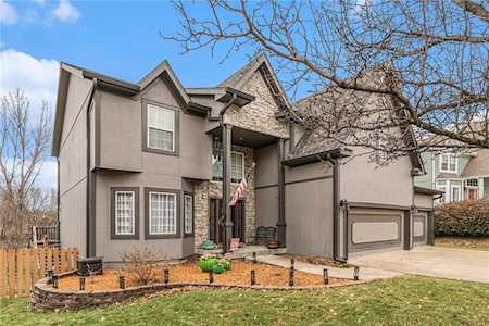 907 Ash Dr Smithville, MO 64089