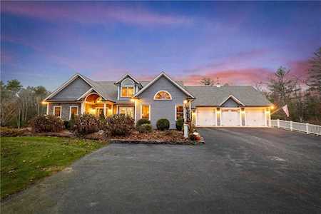 20 Laurel Woods Dr North Smithfield, RI 02896