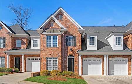 2711 Phillips Gate Dr Charlotte, NC 28210