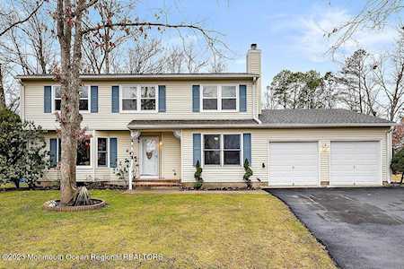 105 Tarnov Ct Manchester, NJ 08759
