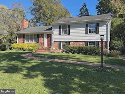 8413 Crown Place Alexandria, VA 22308