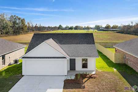 1382 Meadow Crossing Dr Gonzales, LA 70737