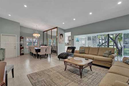 21236 Harbor Way #271-27 Aventura, FL 33180