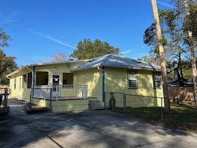 5084 Upson Ave De Leon Springs, FL 32130