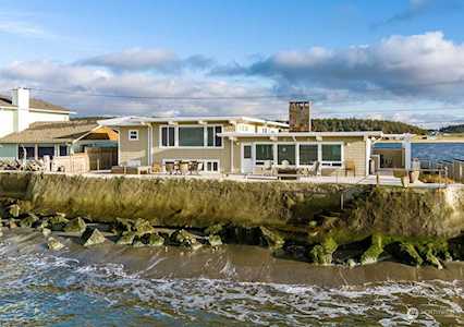 2593 West Beach Rd Oak Harbor, WA 98277