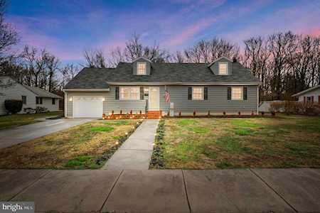 8 Woodside Place Pennsville, NJ 08070