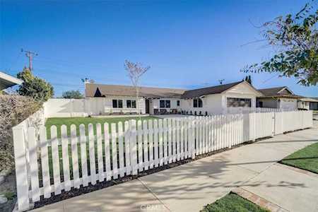 2878 Velasco Ln Costa Mesa, CA 92626