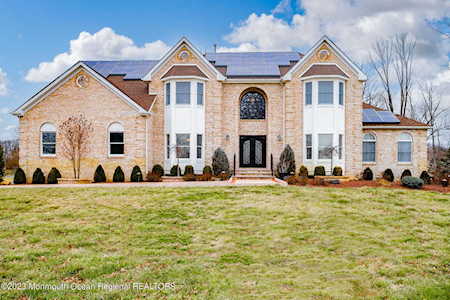 1 Delaney Ct Manalapan, NJ 07726