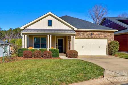 7215 Hanging Rock Ct Denver, NC 28037