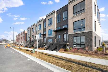 2242 Venture Dr Schaumburg, IL 60173