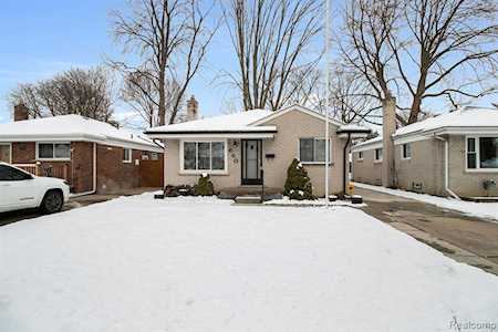 660 Crest St Mt. Clemens, MI 48043