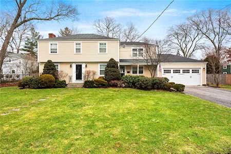 12 Chantilly Dr Barrington, RI 02806