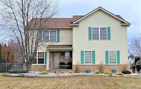 35686 Walden New Baltimore, MI 48047